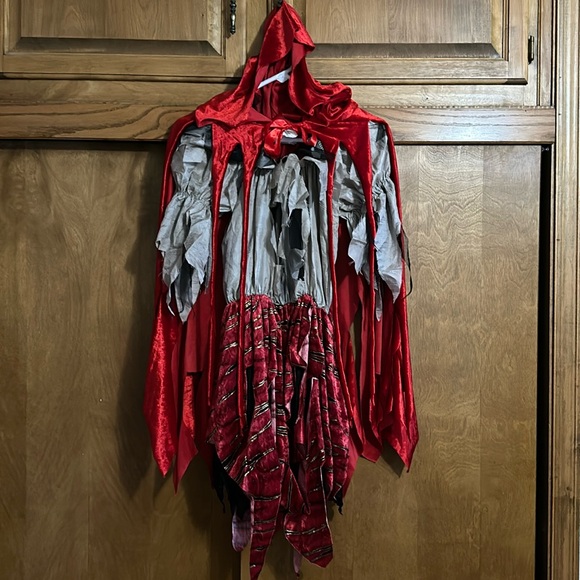 Halloween costume Lil Red Riding Hood - Picture 3 of 8